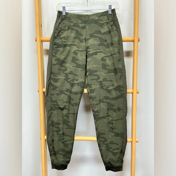 ATHLETA Brooklyn Textured Lined Camo‎ Joggers size 2. - Picture 1 of 13